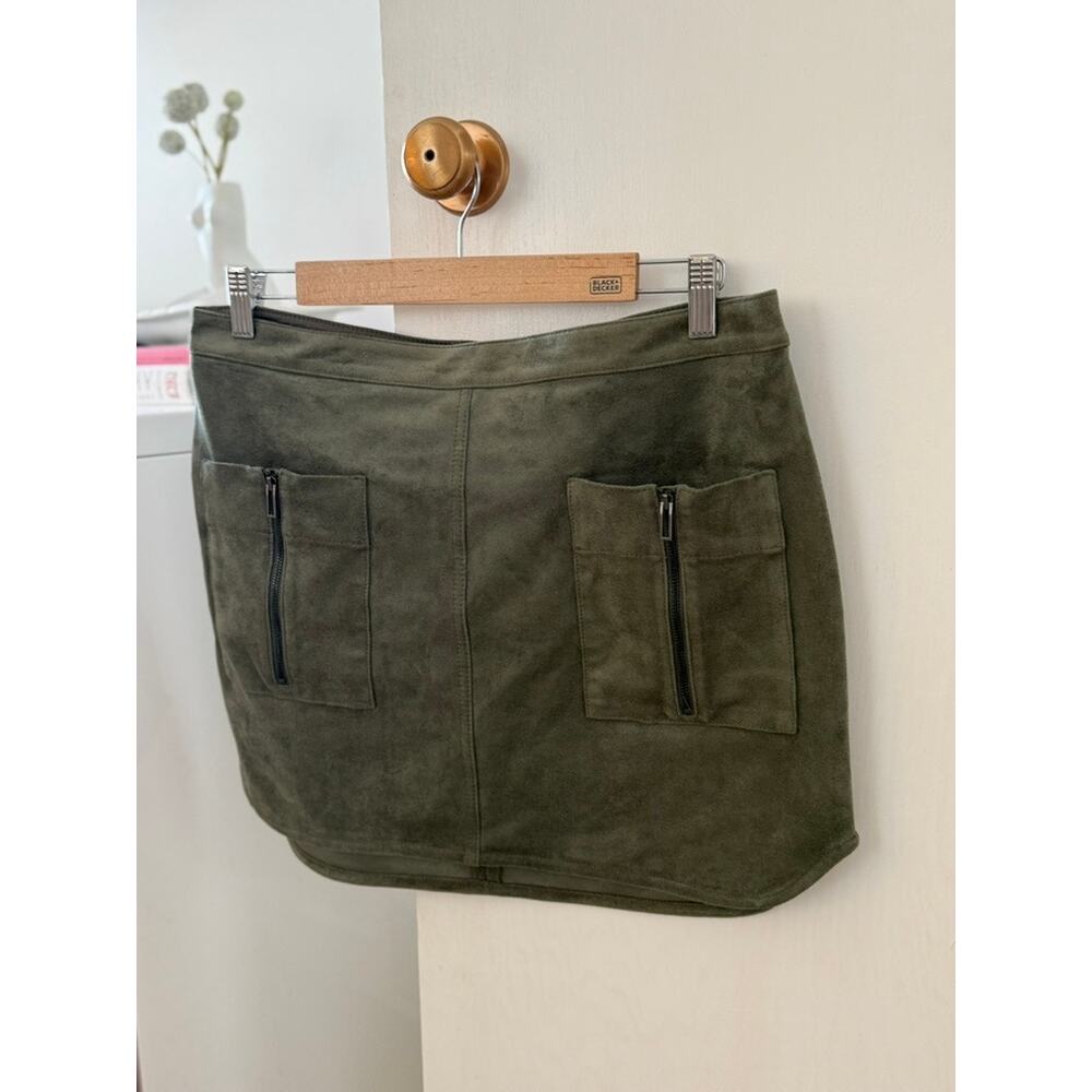 BCBGMAXAZRIA Olive Green‎ Faux Suede Mini Skirt Utility Zip Pocket Y2K ✨